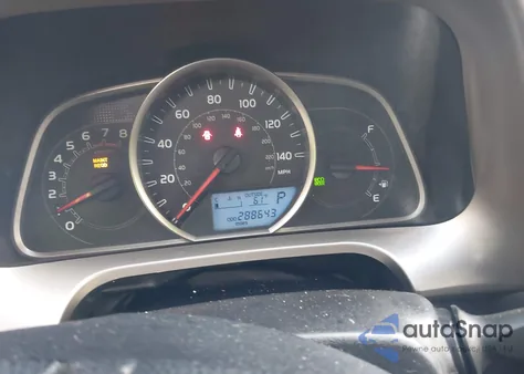 2015 Toyota Rav4 Le z USA, uszkodzony, nr VIN JTMBFREV5FD158769